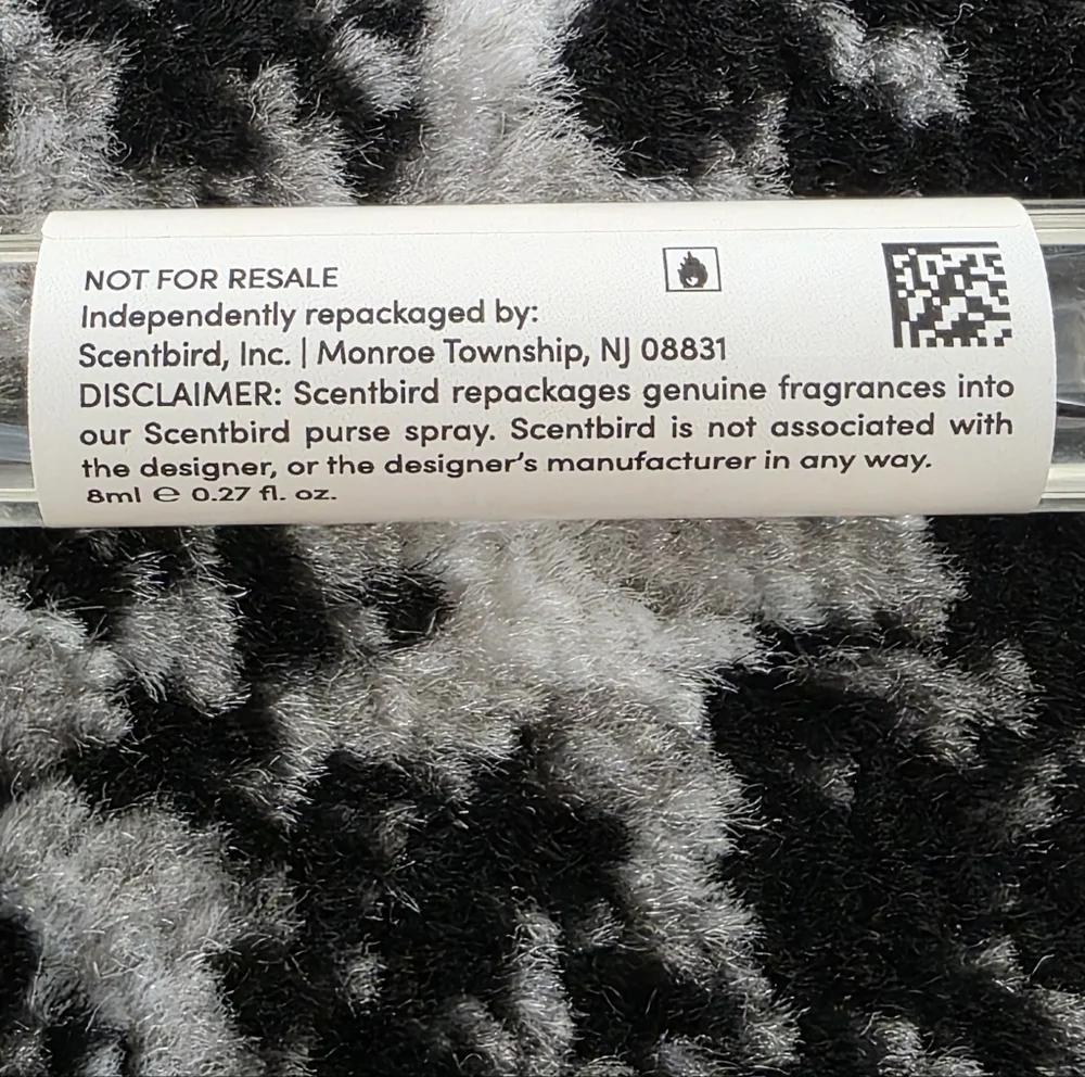 Delina by Parfums de Marly Eau de Parfum Scentbird Travel Spray .27 Fl Oz - Picture 4 of 8